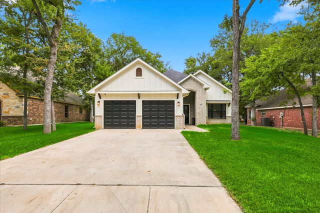 1001 Oak Valley Road, Burleson, TX 76028