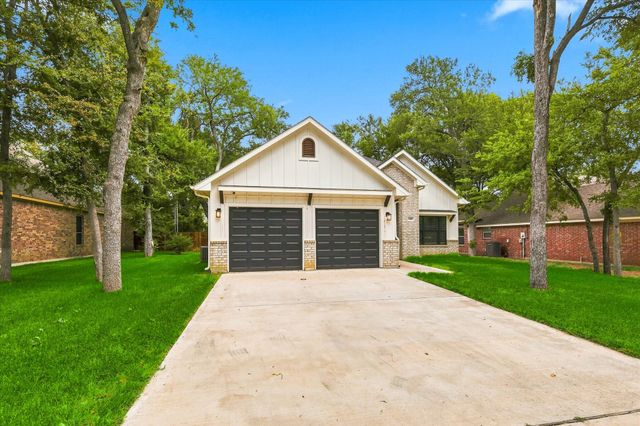1001 Oak Valley Road, Burleson, TX 76028