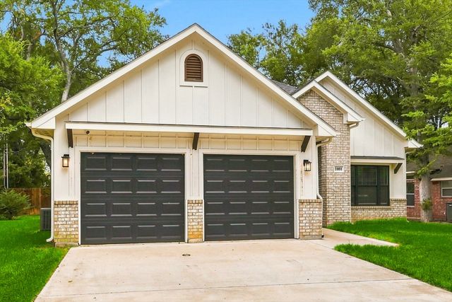1001 Oak Valley Road, Burleson, TX 76028