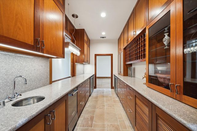 501 W Friar Tuck, Houston, TX 77024