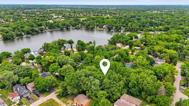 24017 N VALLEY Road, Lake Zurich, IL 60047