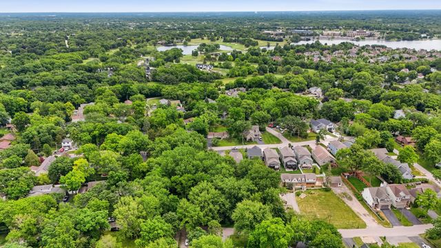 24017 N VALLEY Road, Lake Zurich, IL 60047