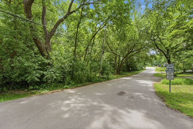 24017 N VALLEY Road, Lake Zurich, IL 60047