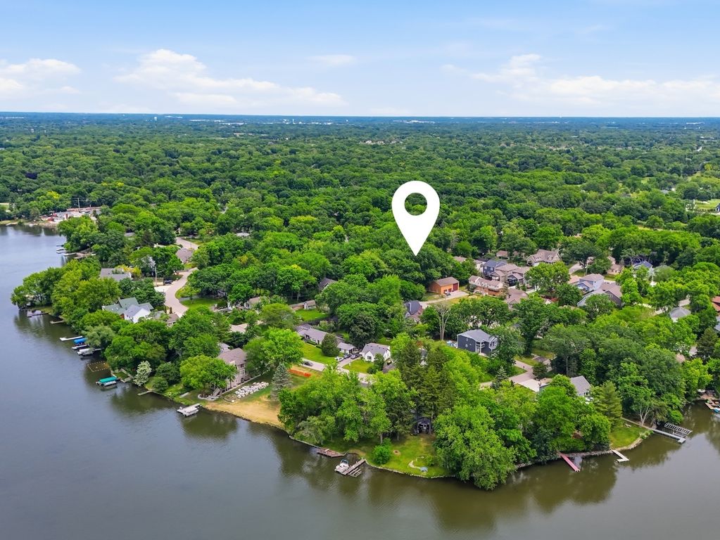 24017 N VALLEY Road, Lake Zurich, IL 60047