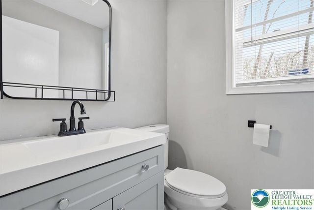 5528 Elmwood Street, Pocono Twp, PA 18372