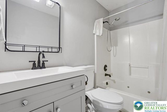 5528 Elmwood Street, Pocono Twp, PA 18372