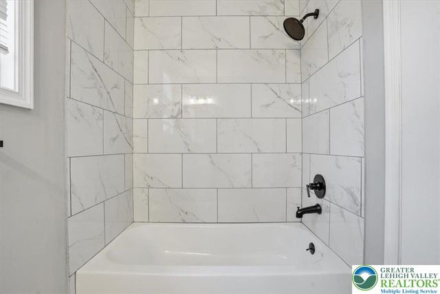 5528 Elmwood Street, Pocono Twp, PA 18372