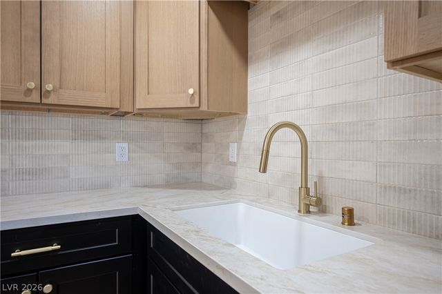 5225 Carmen Boulevard, Las Vegas, NV 89108