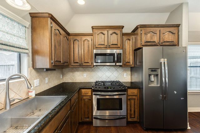 207 Hancock Street, Clute, TX 77531