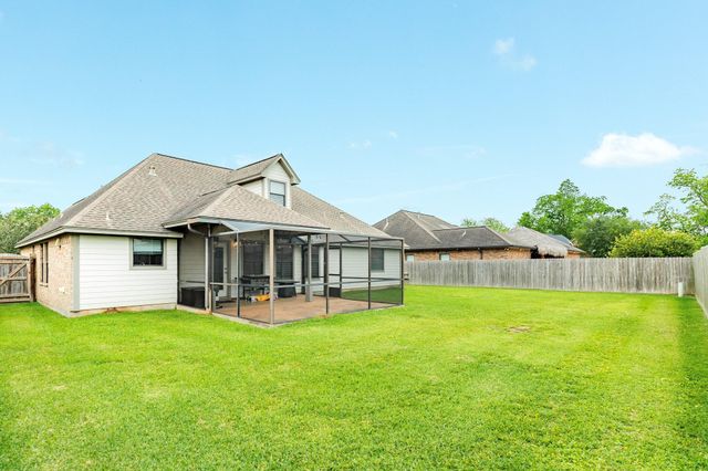 207 Hancock Street, Clute, TX 77531