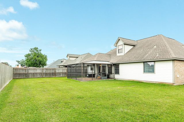 207 Hancock Street, Clute, TX 77531