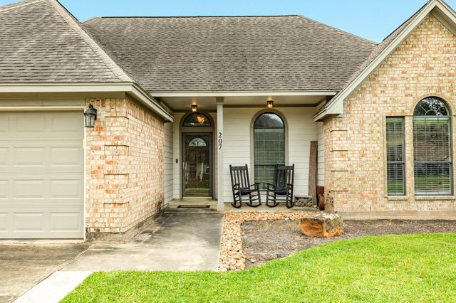 207 Hancock Street, Clute, TX 77531