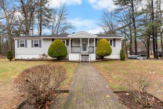 27 Cove Drive, Derry, NH 03038