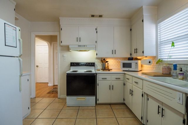 621 E Morris Ave, Modesto, CA 95350