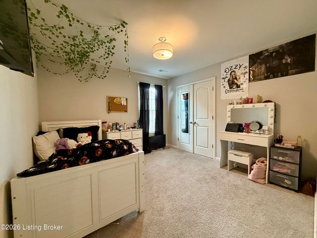 8403 Gateway Run Rd, Louisville, KY 40229
