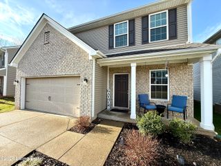8403 Gateway Run Rd, Louisville, KY 40229