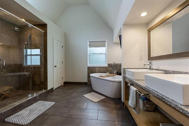 7324 N Manchester Avenue, Kansas City, MO 64158