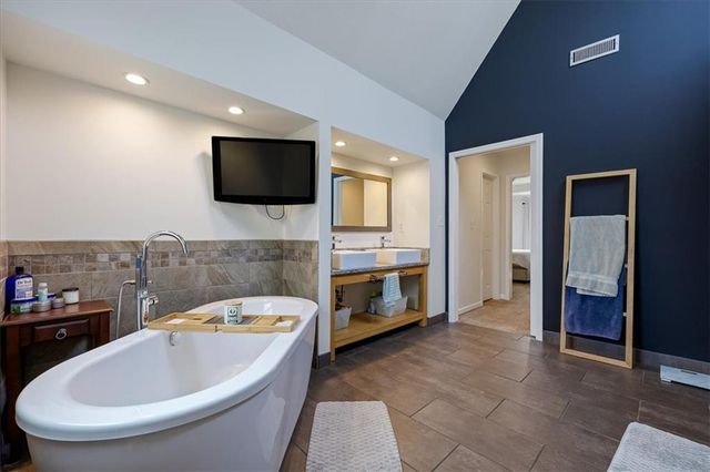 7324 N Manchester Avenue, Kansas City, MO 64158