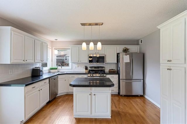 7324 N Manchester Avenue, Kansas City, MO 64158