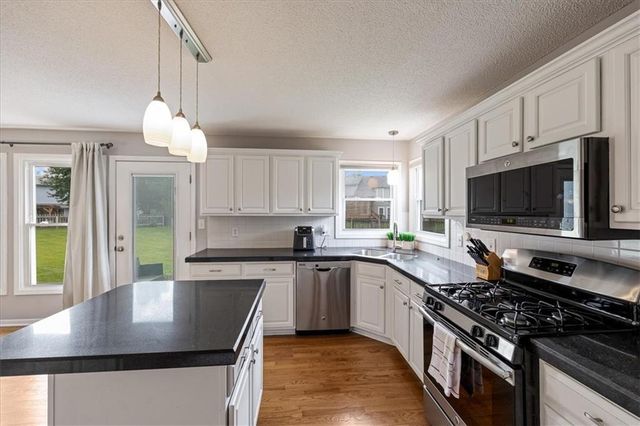 7324 N Manchester Avenue, Kansas City, MO 64158