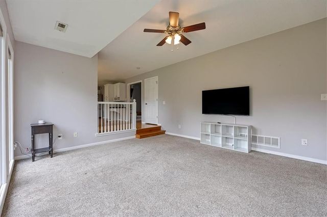 7324 N Manchester Avenue, Kansas City, MO 64158