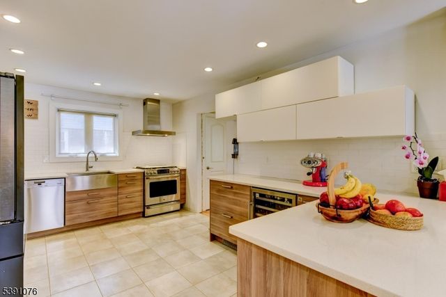 204 Gilbert Ave, Elmwood Park Boro, NJ 07407