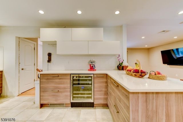 204 Gilbert Ave, Elmwood Park Boro, NJ 07407