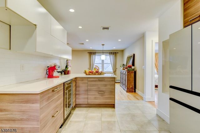 204 Gilbert Ave, Elmwood Park Boro, NJ 07407