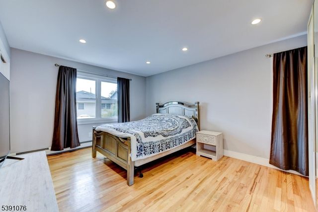 204 Gilbert Ave, Elmwood Park Boro, NJ 07407