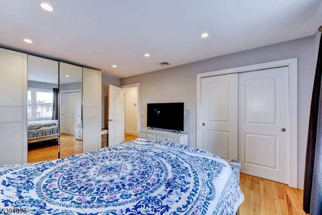 204 Gilbert Ave, Elmwood Park Boro, NJ 07407