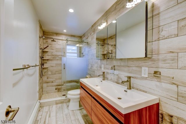 204 Gilbert Ave, Elmwood Park Boro, NJ 07407