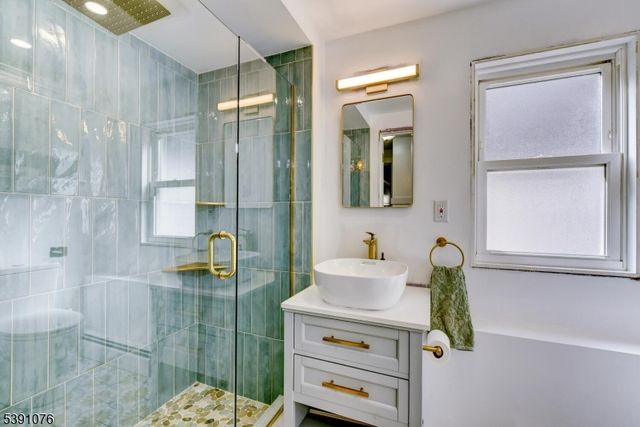 204 Gilbert Ave, Elmwood Park Boro, NJ 07407