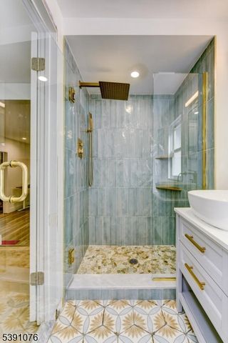 204 Gilbert Ave, Elmwood Park Boro, NJ 07407