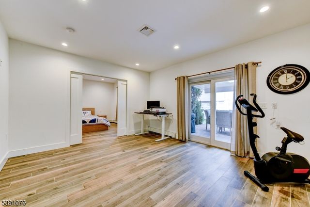 204 Gilbert Ave, Elmwood Park Boro, NJ 07407