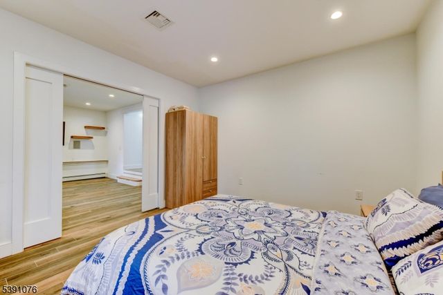 204 Gilbert Ave, Elmwood Park Boro, NJ 07407