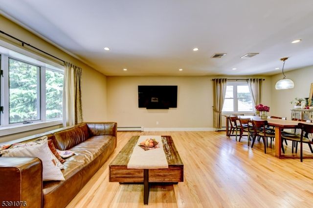 204 Gilbert Ave, Elmwood Park Boro, NJ 07407