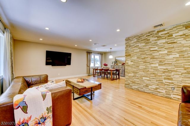 204 Gilbert Ave, Elmwood Park Boro, NJ 07407