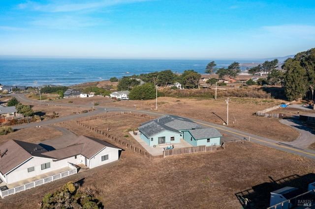 240 Los Santos Dr, Bodega Bay, CA 94923