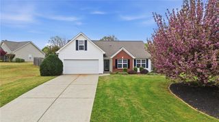 5828 Meadowfield Trace, Flowery Branch, GA 30542