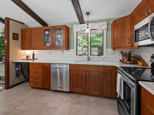 190 Stafford St, Charlton, MA 01507