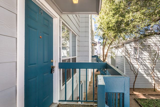 1901 N Fitzhugh Avenue 19, Dallas, TX 75204