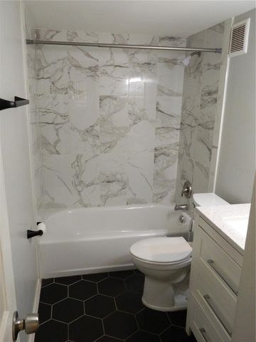 924 LAKE DESTINY ROAD A, Altamonte Springs, FL 32714