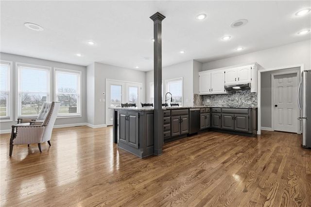 21201 S Jefferson Parkway, Pleasant Hill, MO 64080