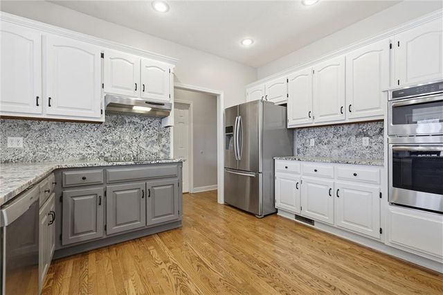 21201 S Jefferson Parkway, Pleasant Hill, MO 64080