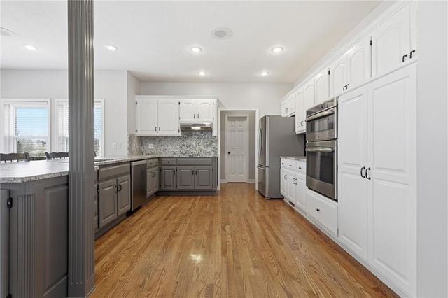 21201 S Jefferson Parkway, Pleasant Hill, MO 64080