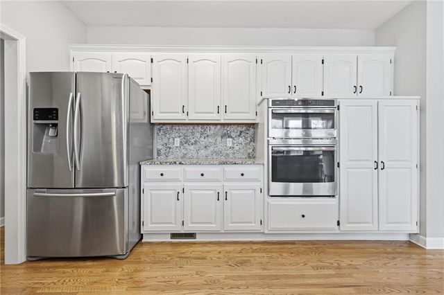 21201 S Jefferson Parkway, Pleasant Hill, MO 64080