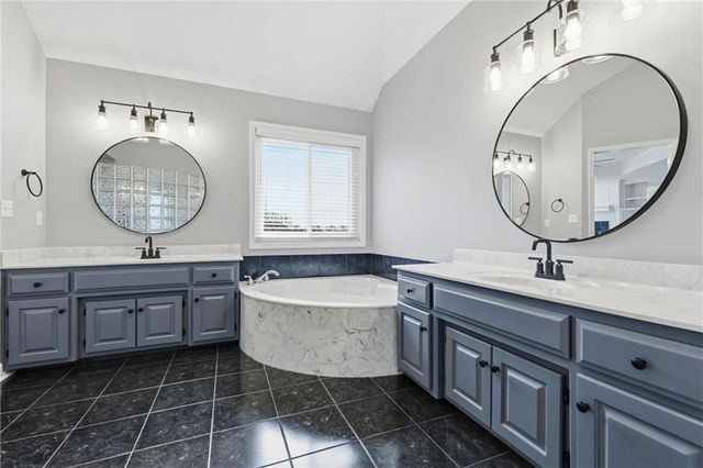 21201 S Jefferson Parkway, Pleasant Hill, MO 64080