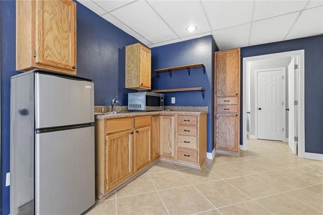 21201 S Jefferson Parkway, Pleasant Hill, MO 64080