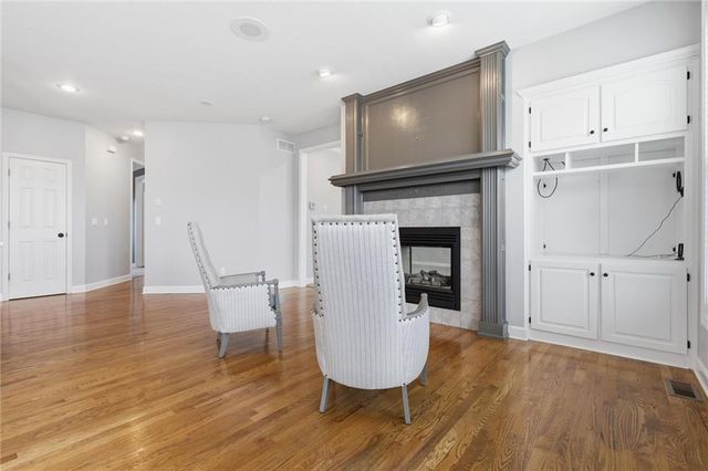 21201 S Jefferson Parkway, Pleasant Hill, MO 64080