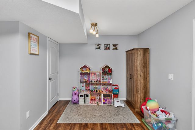 9145 Greenspire Drive 107, West Des Moines, IA 50266